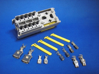 FMD-021 10 Mini Blade Fuse and 1 Power Relay Module