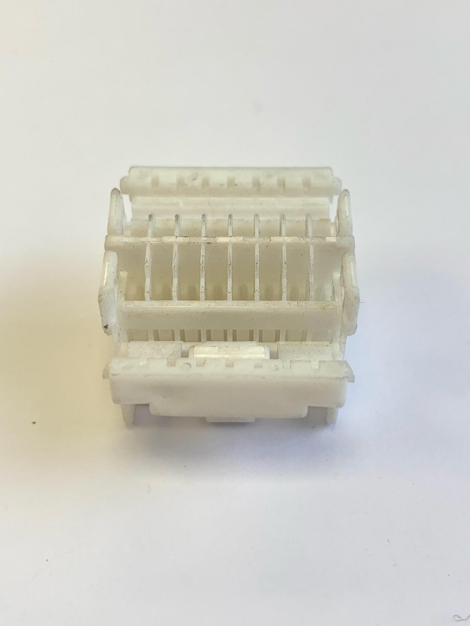 M040-15 16 Way Male Connector