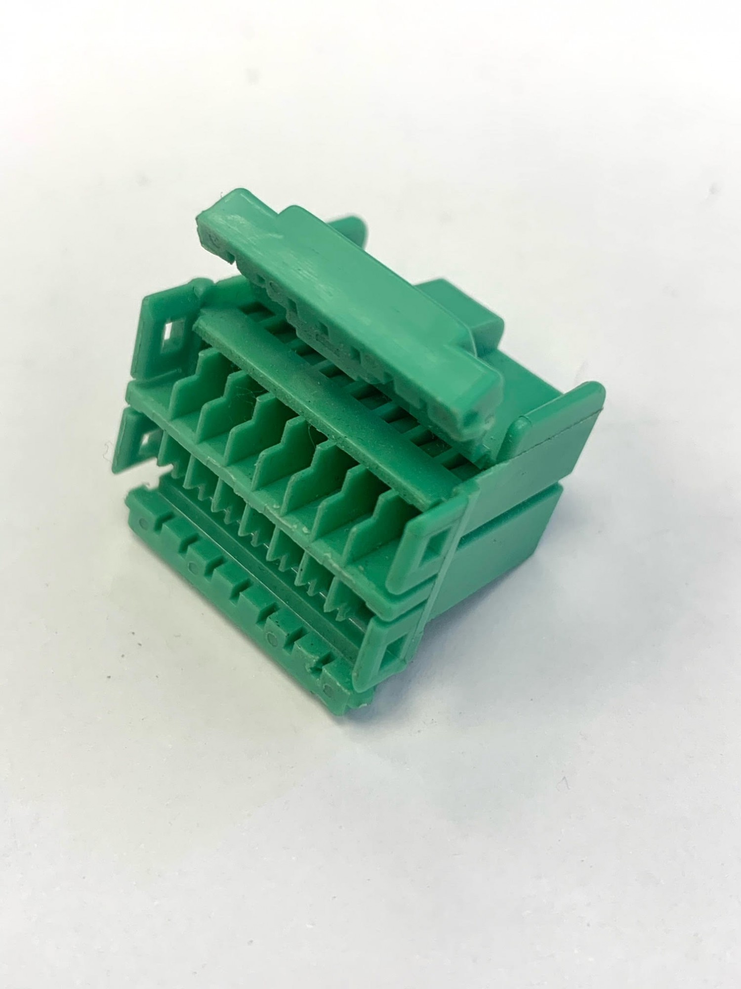 M040-15 16 Way Male Connector