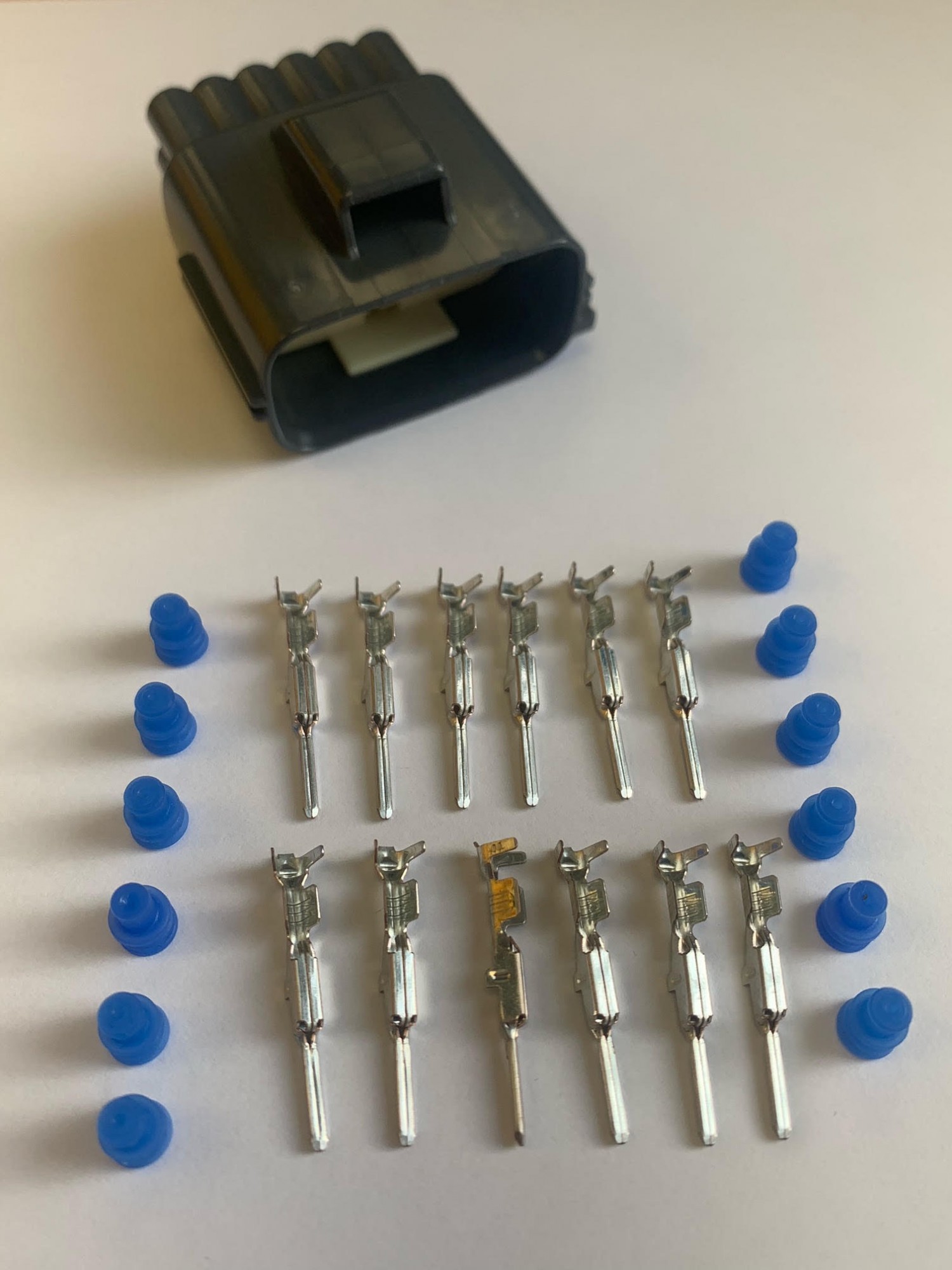 CON-965 12 Way Yazaki Male Connector