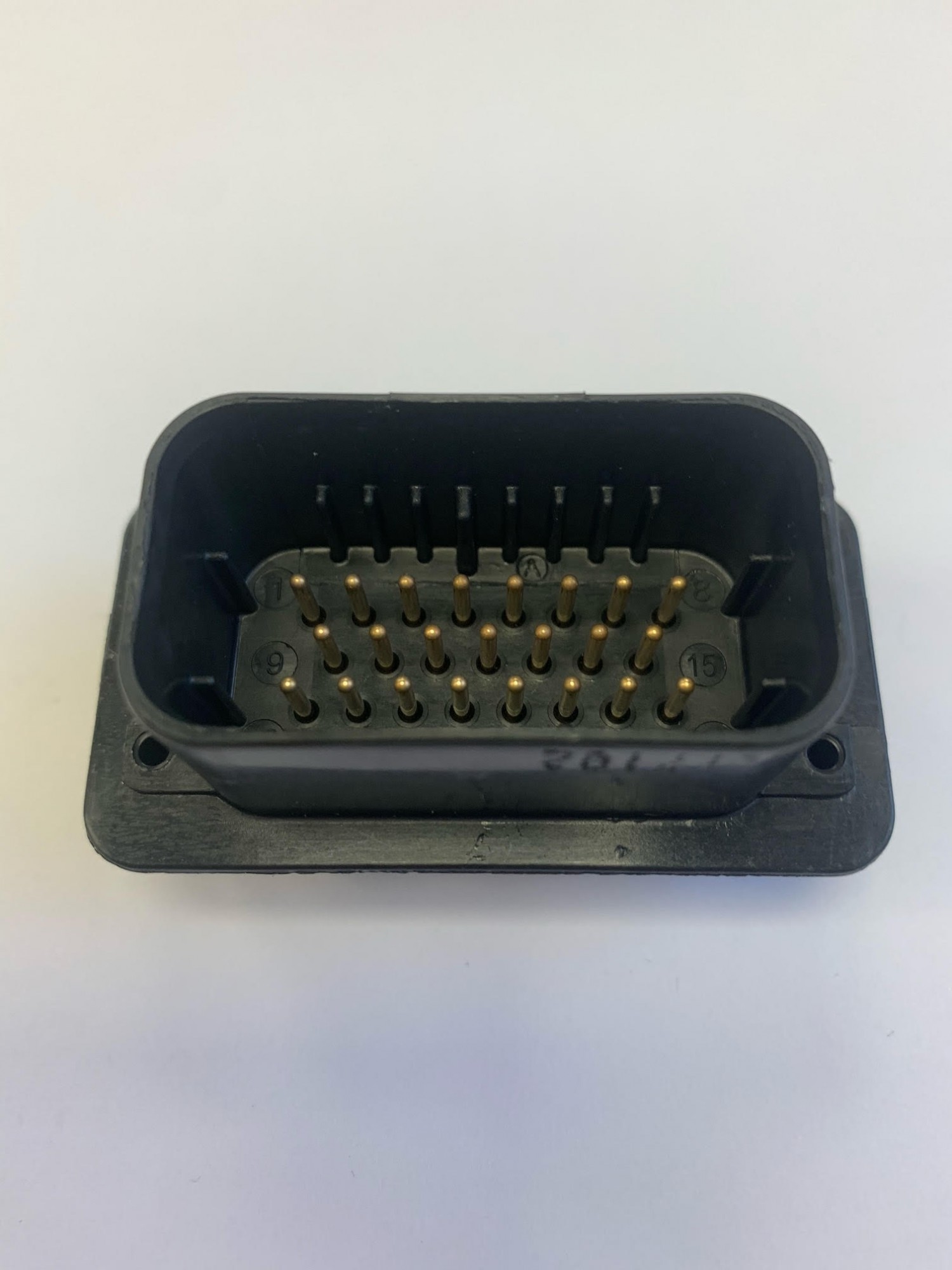 CON-502 23 Way Ampseal Vertical Header