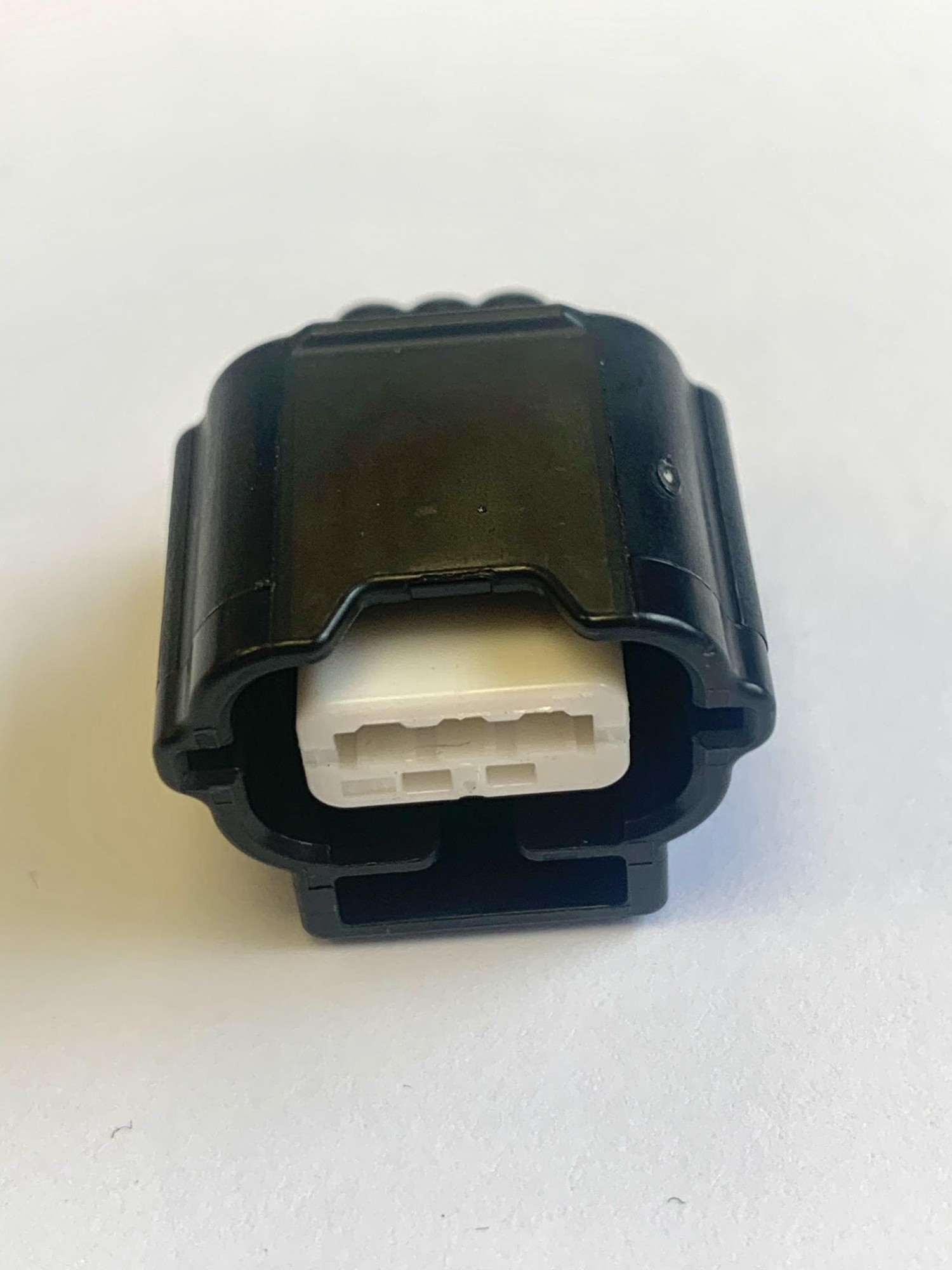 CON-774 3 Way Yazaki Female Connector