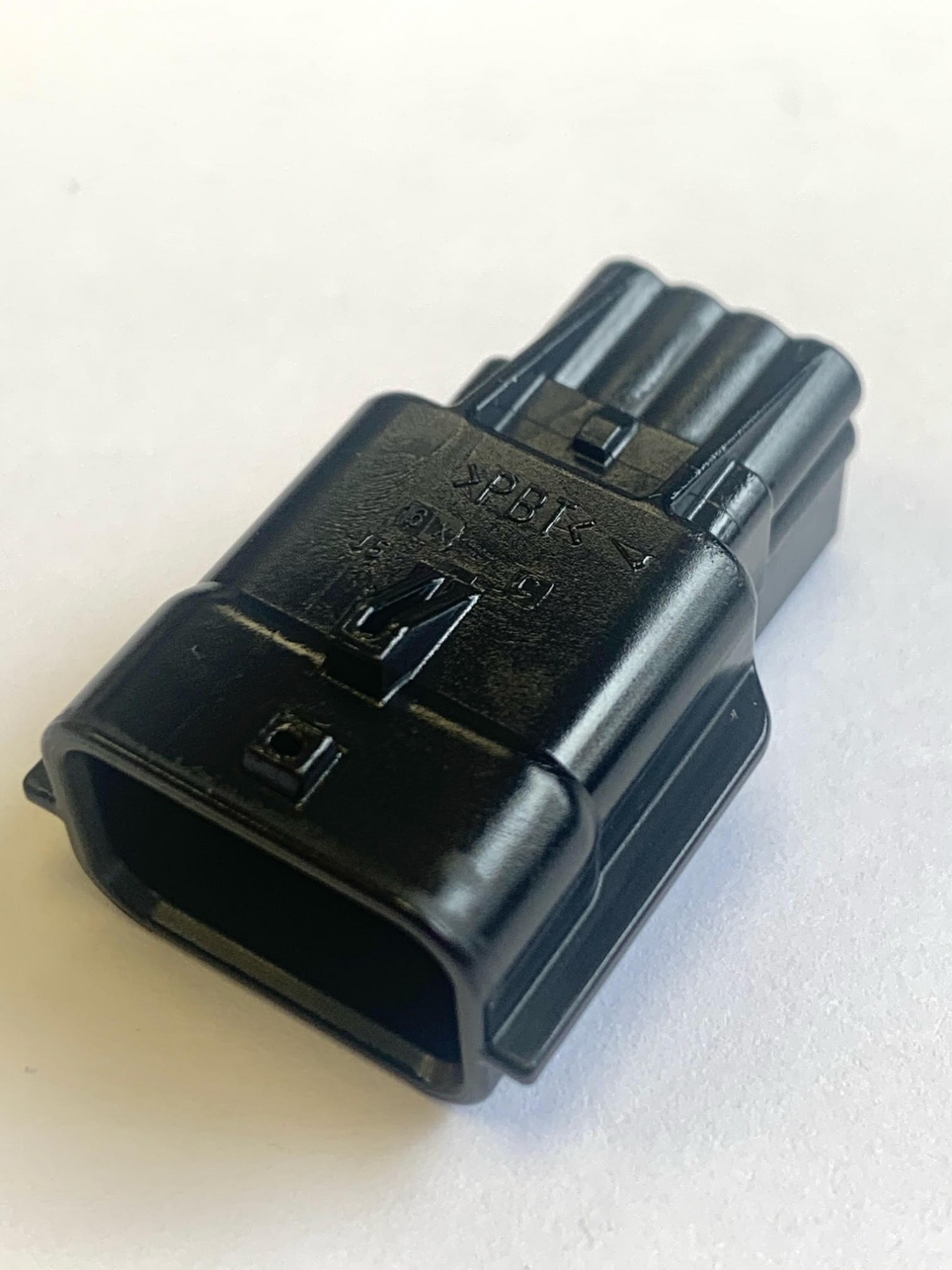 CON-781 8 Way Male Yazaki Connector