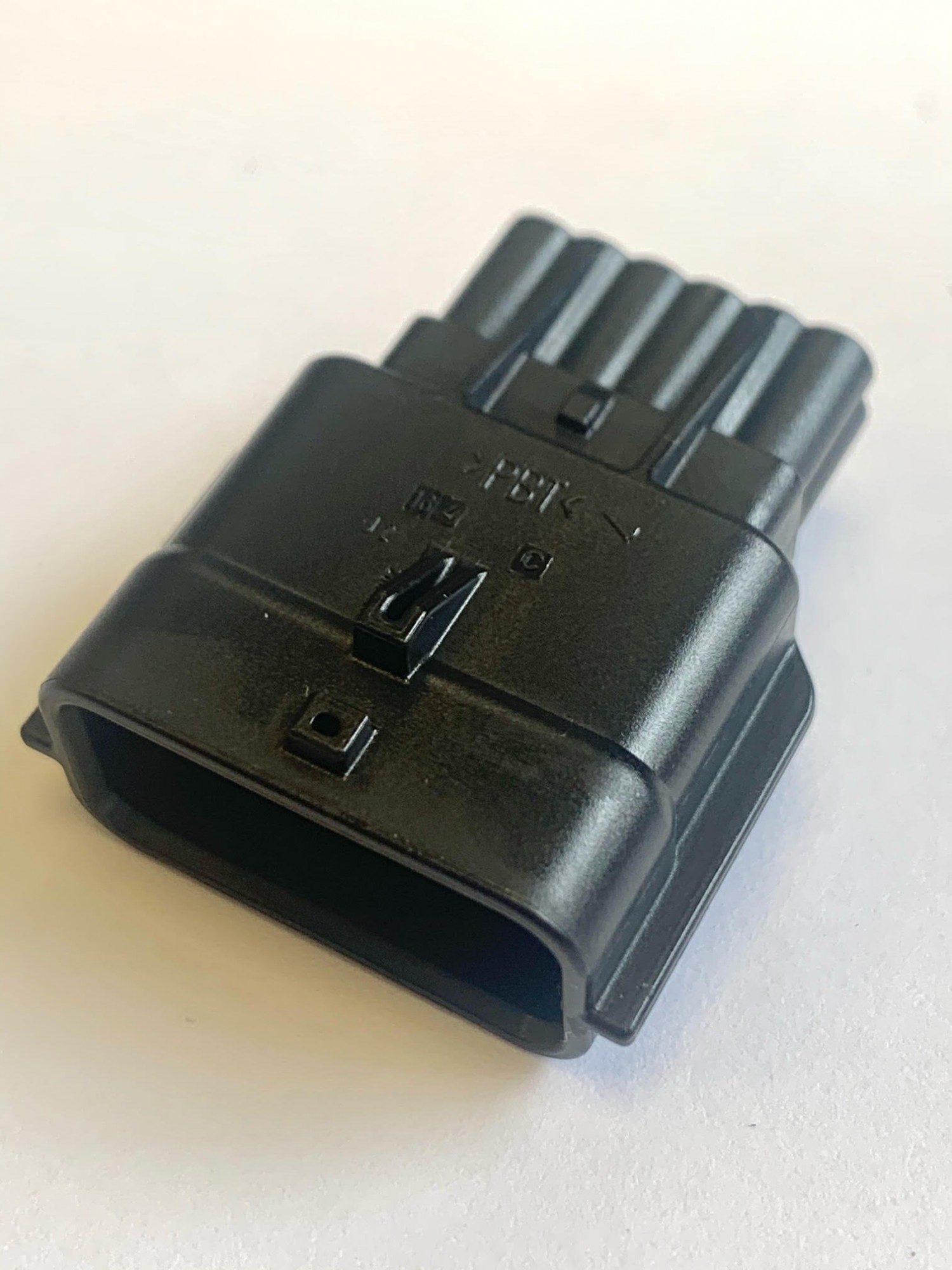 CON-785 12 Way Male Yazaki Connector