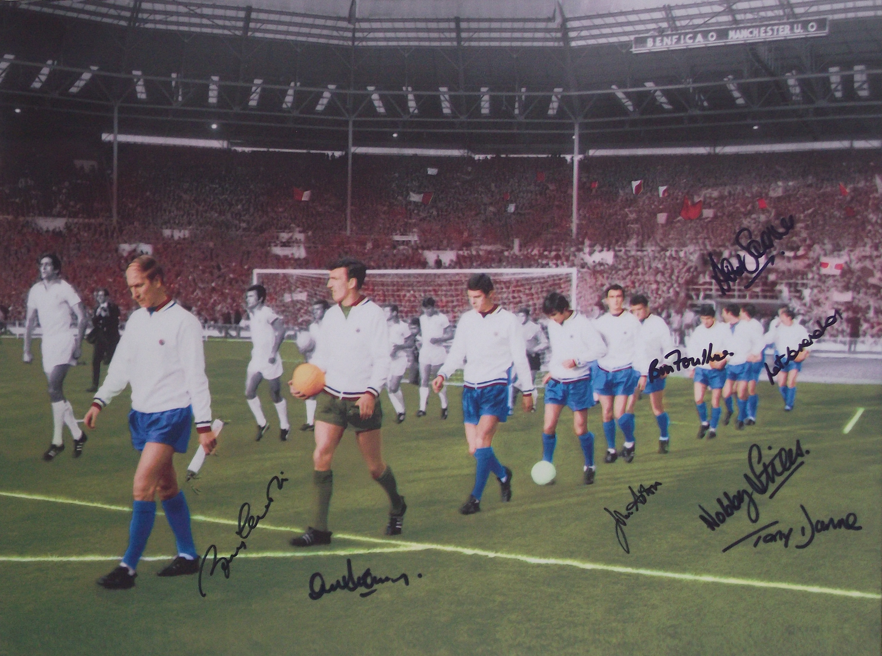 F015 Manchester United 1968 European Cup Signed Canvas Fully Colourised