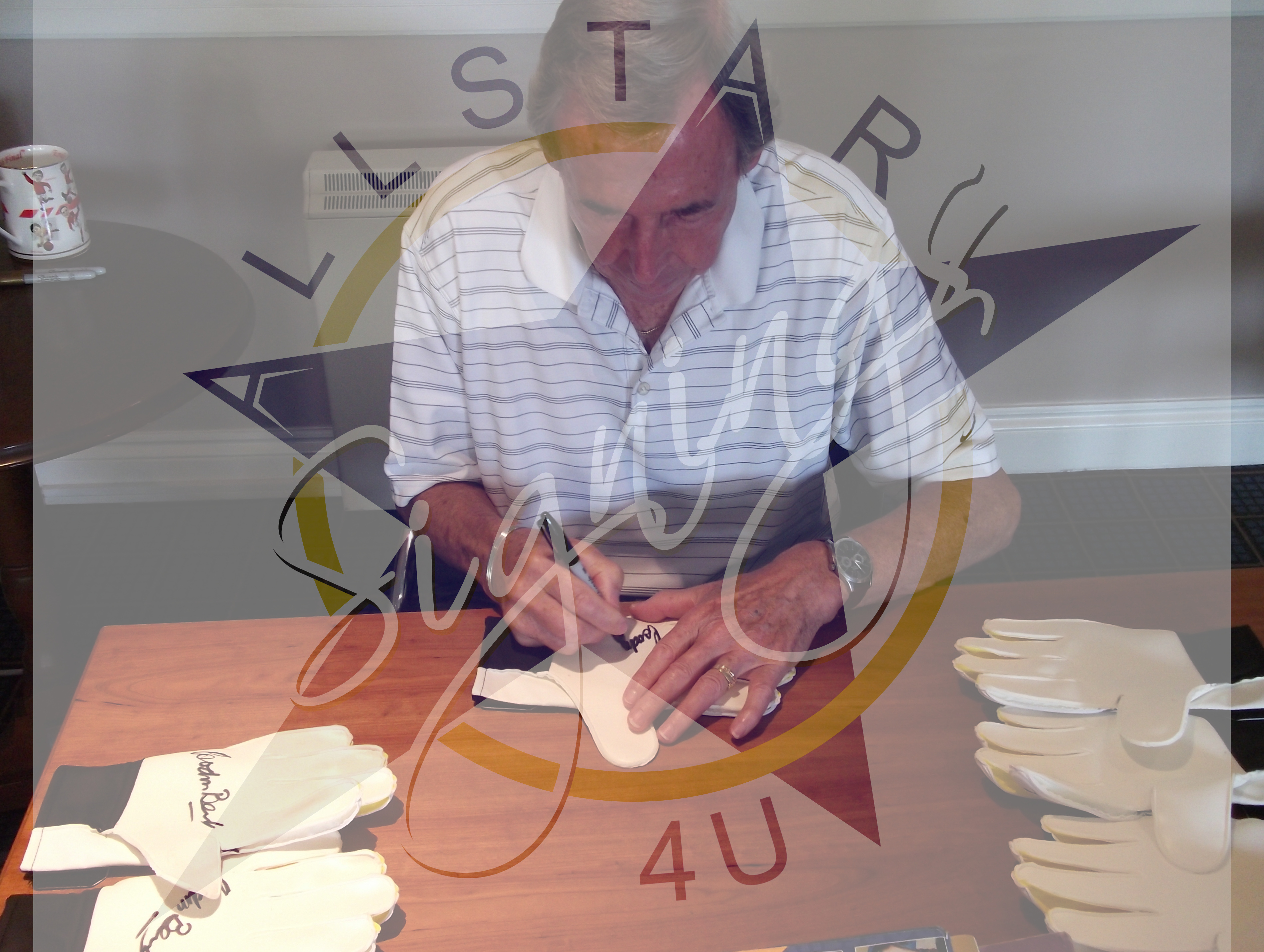 F146 Pele Brazil and Gordon Banks England Signed Shirt Glove Display Mexico 1970 World Cup