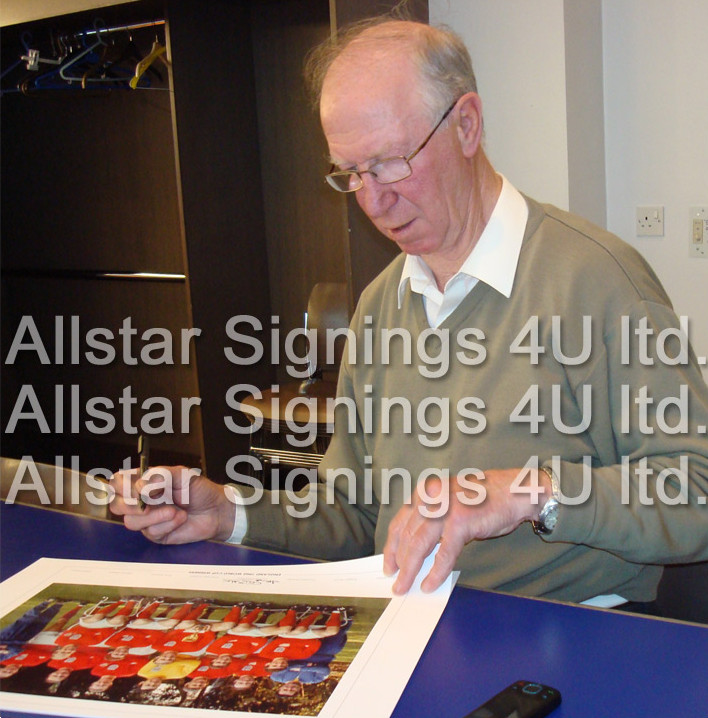 1966194 England 1966 World Cup Signed Team Photo x 10 including Bobby Charlton etc