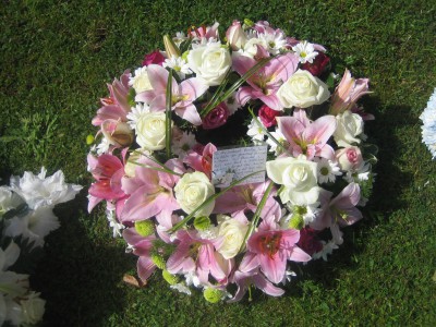 Traditional Open Wreath