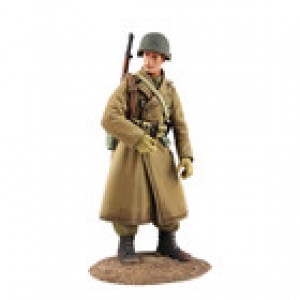 W Britain 25040 US 101 Airborne Infantry Wearing Overcoat Reaching Ammo Soldiers 