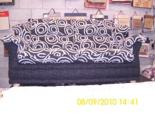 3str settee covered in manhattan swirl black (body of suite ) seat,back & arm pads in manhattan circles black & white