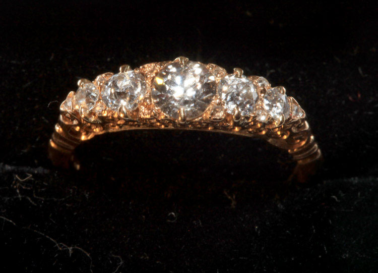 Ring 18 ct 5-stone diamond antique