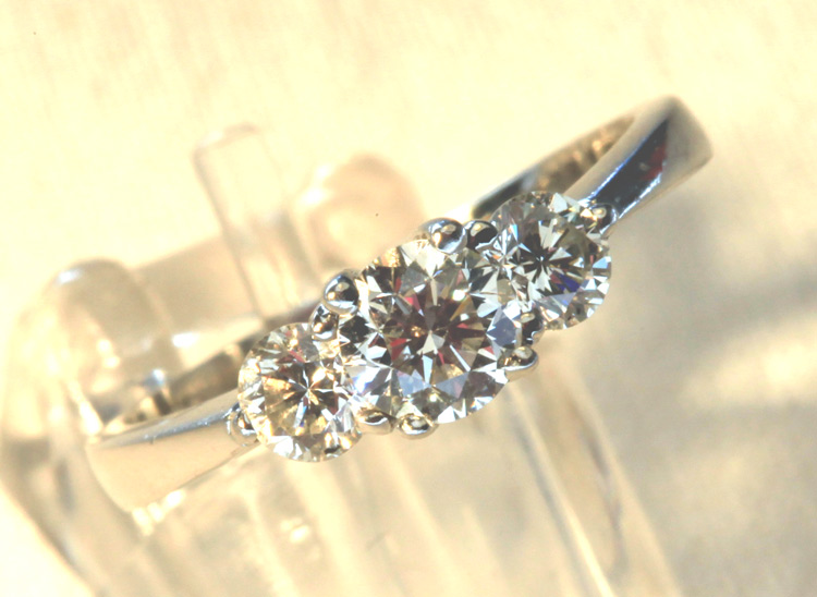 Ring Platinum 3-stone diamond