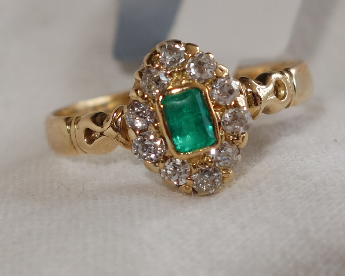 Ring 18ct Emerald & diam cluster  c1885