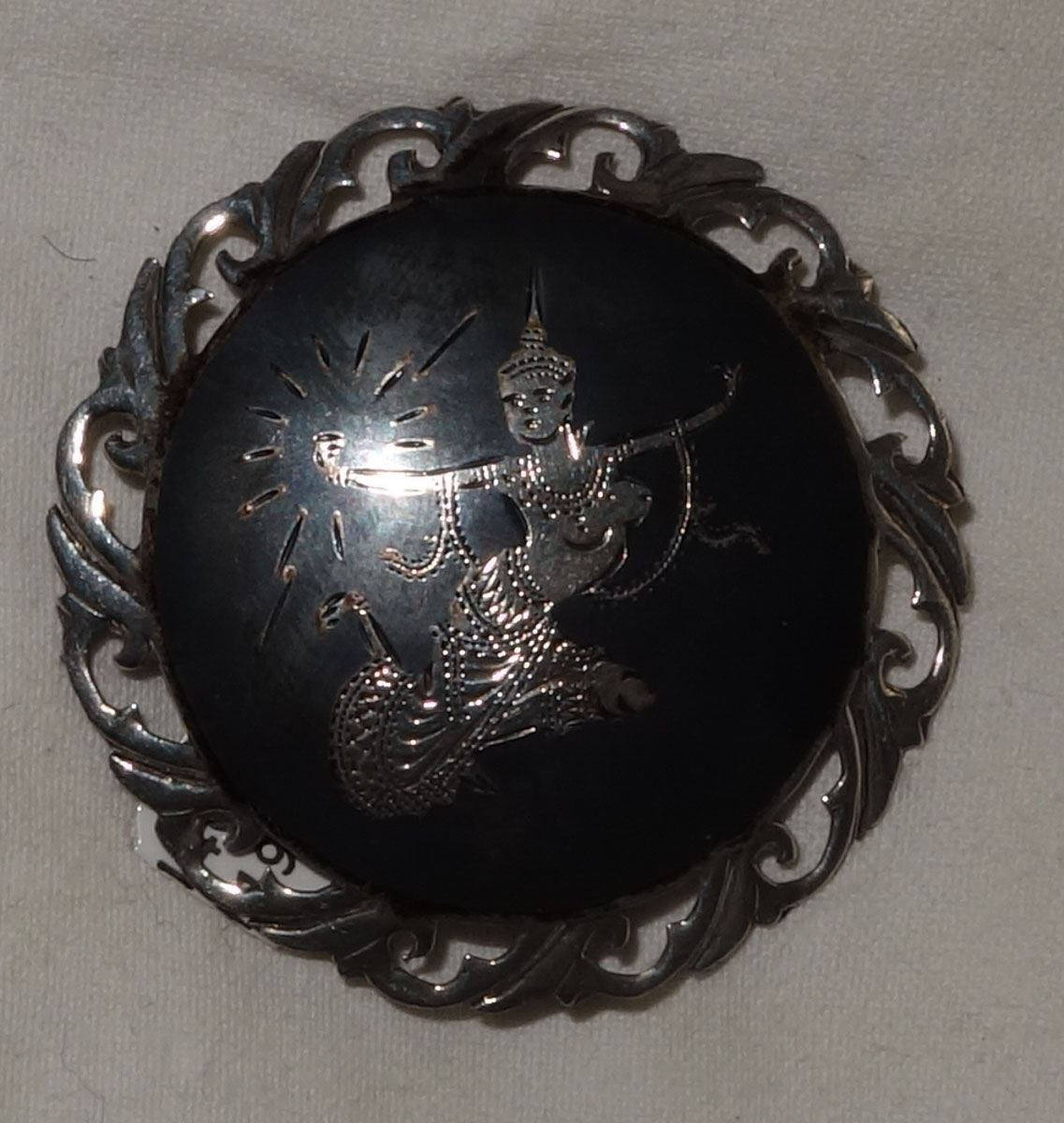 Brooch Siam silver round