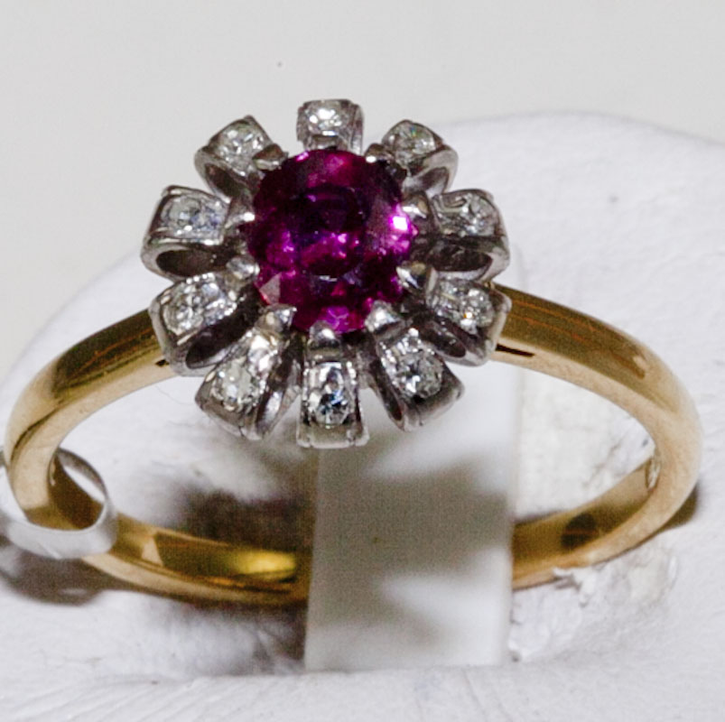 Ring 18ct Ruby and Diamond