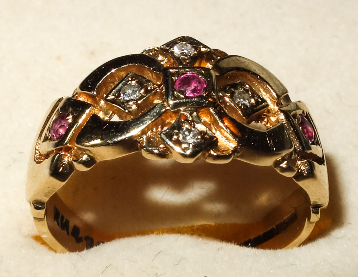Ring Antique 9ct ruby & diamond