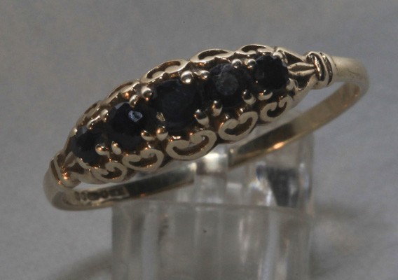 Ring 9ct sapphire c1988
