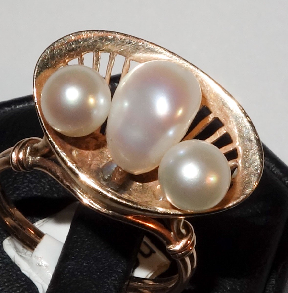Ring 14ct yellow gold with 3 pearls c1950
