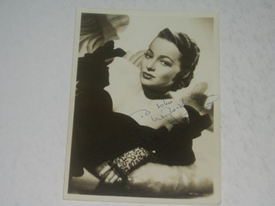 OLIVIA DE HAVILLAND      Autograph on vintage photograph