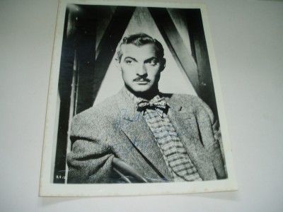 ZACHARY SCOTT         Autograph on VINTAGE publicity photograph   Ex