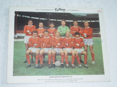 MANCHESTER UNITED    Team AUTOGRAPHS on a photograph  1960s