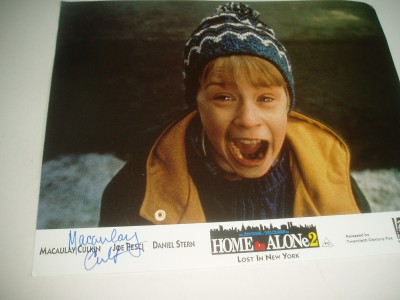 MACAULAY CULKIN     Home Alone    Autograph on film photograph