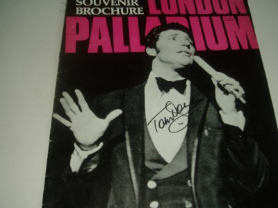 TOM JONES      AUTOGRAPH ON UK PROGRAMME     NICE