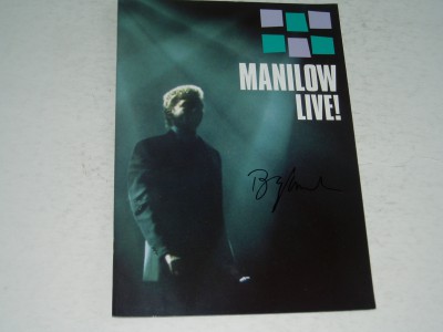 BARRY MANILOW         AUTOGRAPH on concert programme  1999