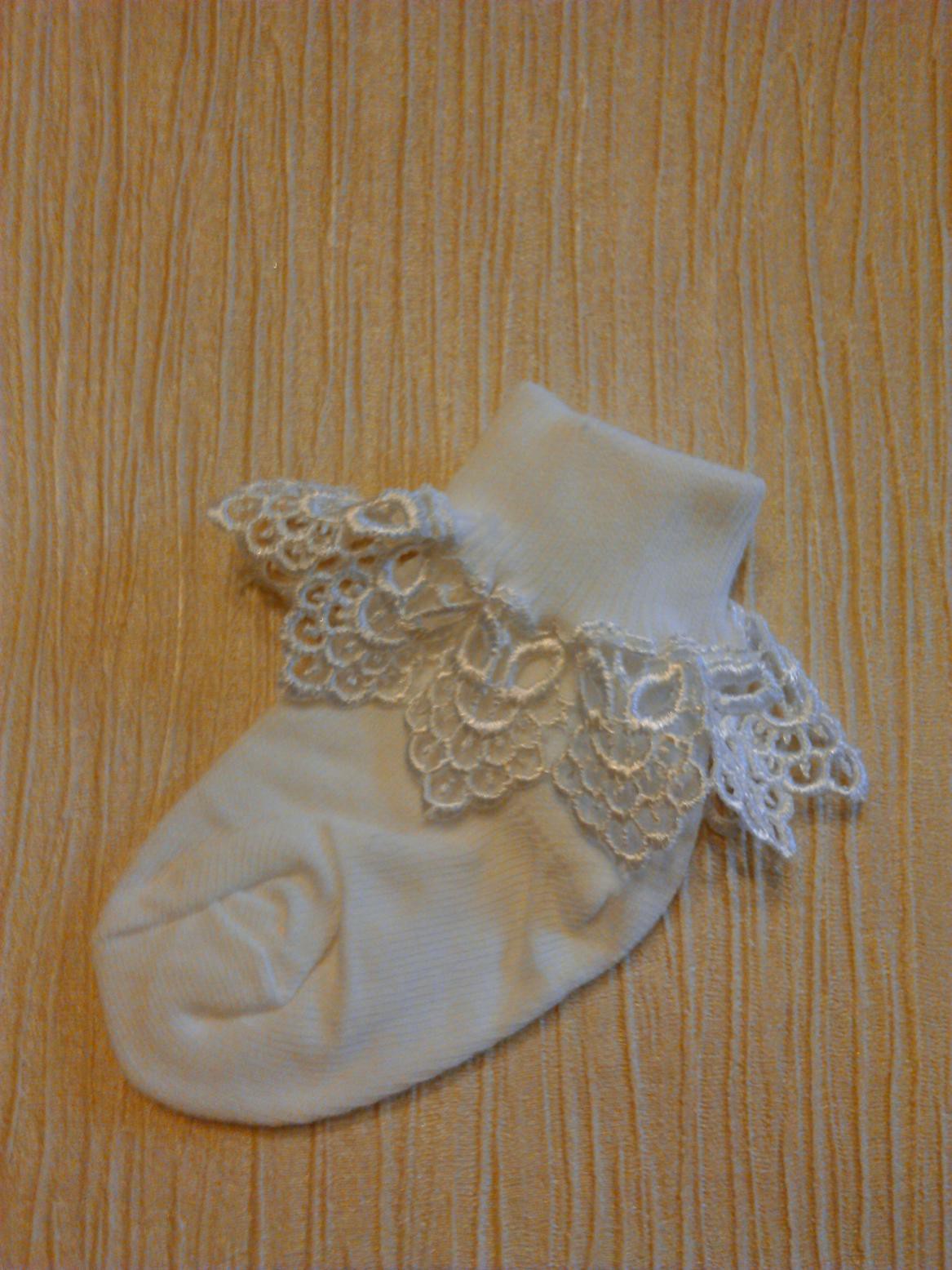 Frilled socks White Strawberry lace