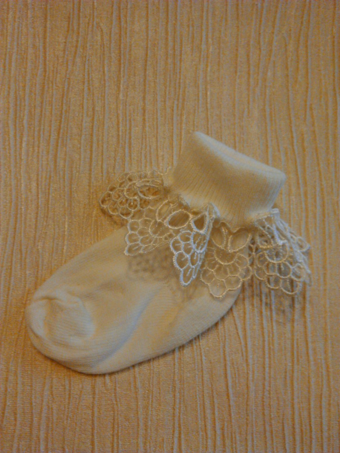 Frilled socks Ivory strawberry lace