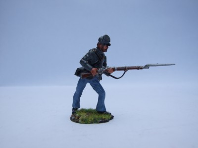 ADVANCING CONFEDERATE INFANTRY
