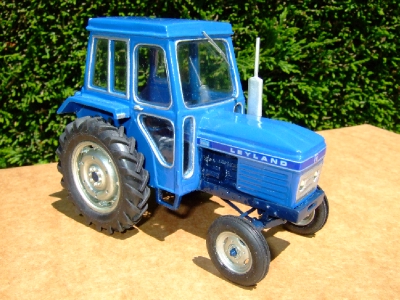 MTC001 MTC001 1971 LEYLAND 384 Ltd. Ed. built-up model tractor in presentation box