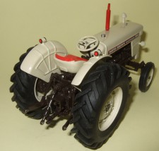 T114  T114 1969 DAVID BROWN 990 SELECTAMATIC wide wheeled.