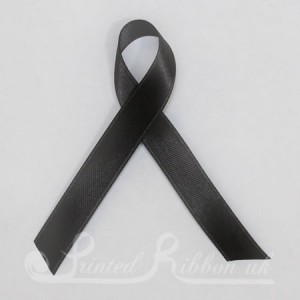 BLACKPLARIBPIN250 Pack of 250 BLACK Plain d/f Satin Awareness ribbons with pin attached