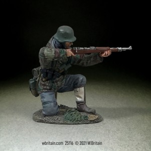 New Britains Museum Collection 10024 USMC Marine with Rifle WW1 &  Fitted Box 
