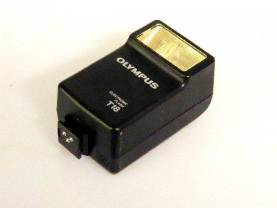 OLYMPUS T18 FLASHGUN***