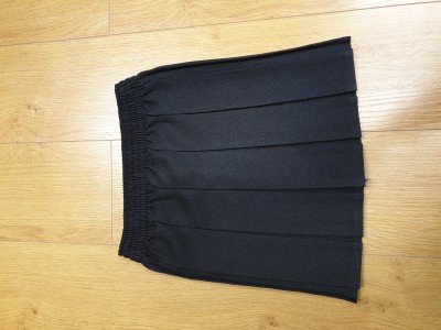 BOX PLEAT SKIRT BLACK