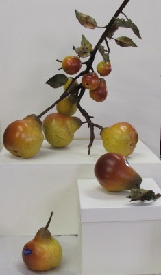 CERAMIC PEARS- WILLIAM BLUSH - BRANCH WITH METAL TWIGS AND LEAVES   INDIVIDUAL PEARS