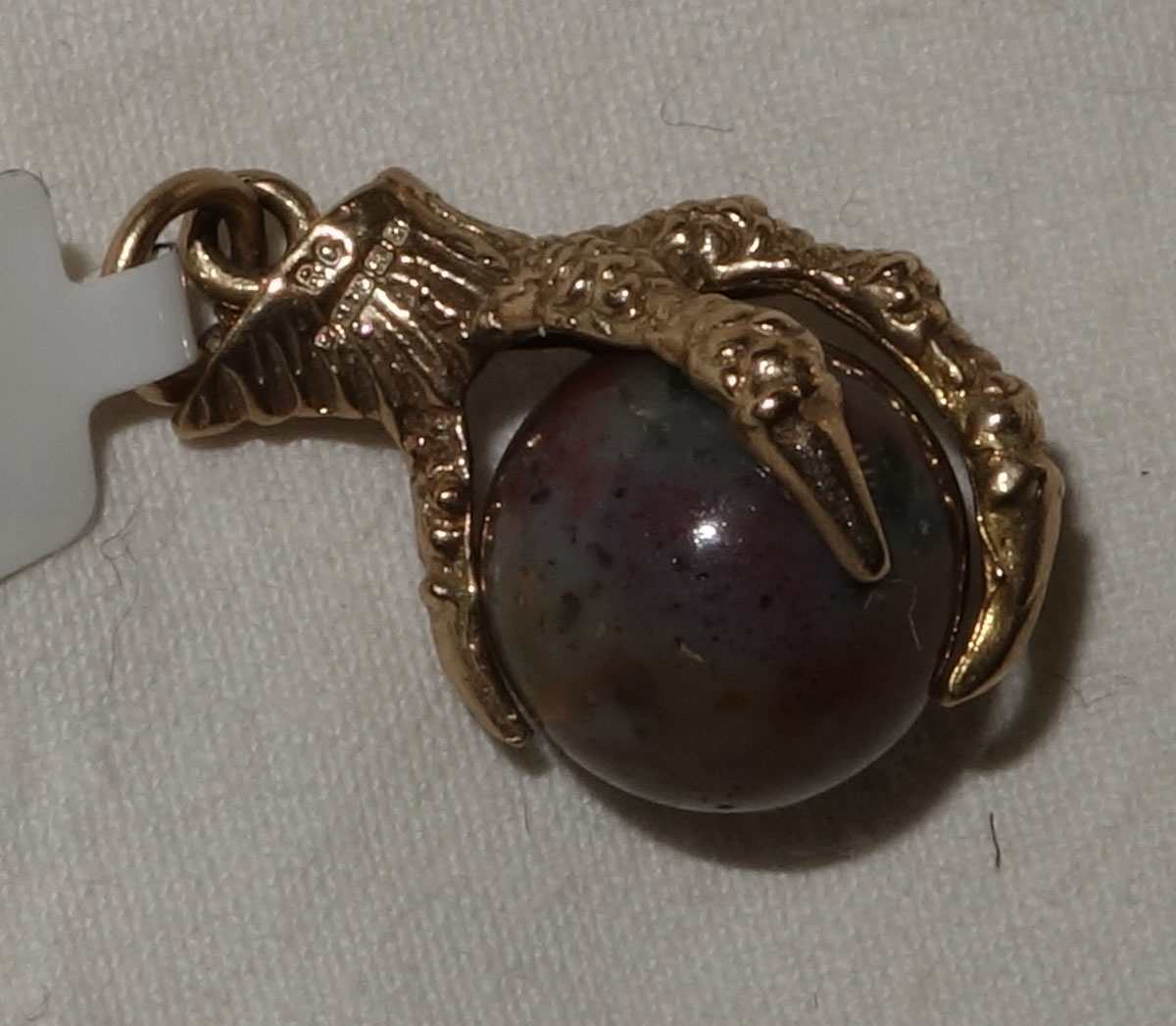 Charm 9ct ball and claw agate ball
