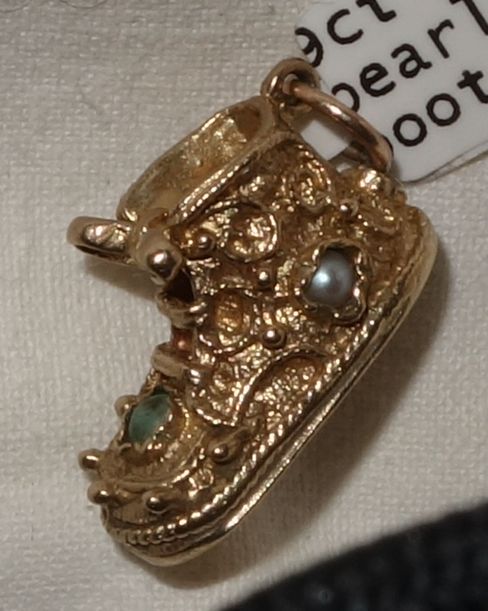 Charm 9ct pearl & turquoise boot