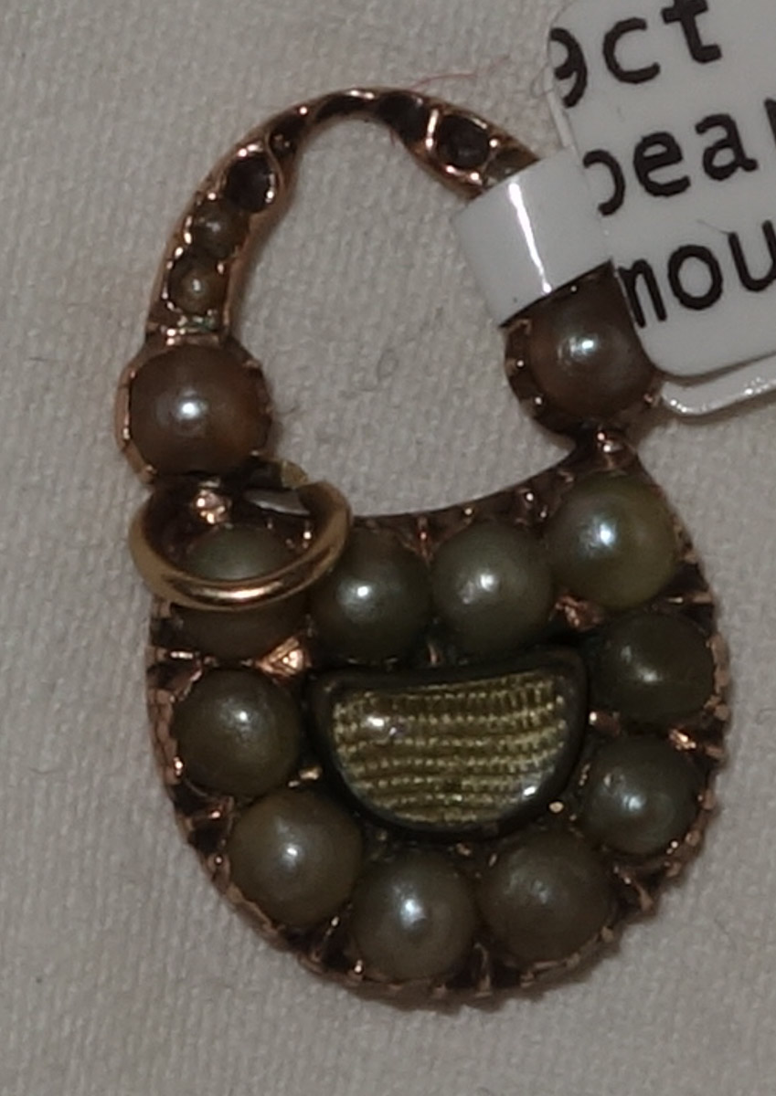 Charm 9ct gold pearl & fabric mourning