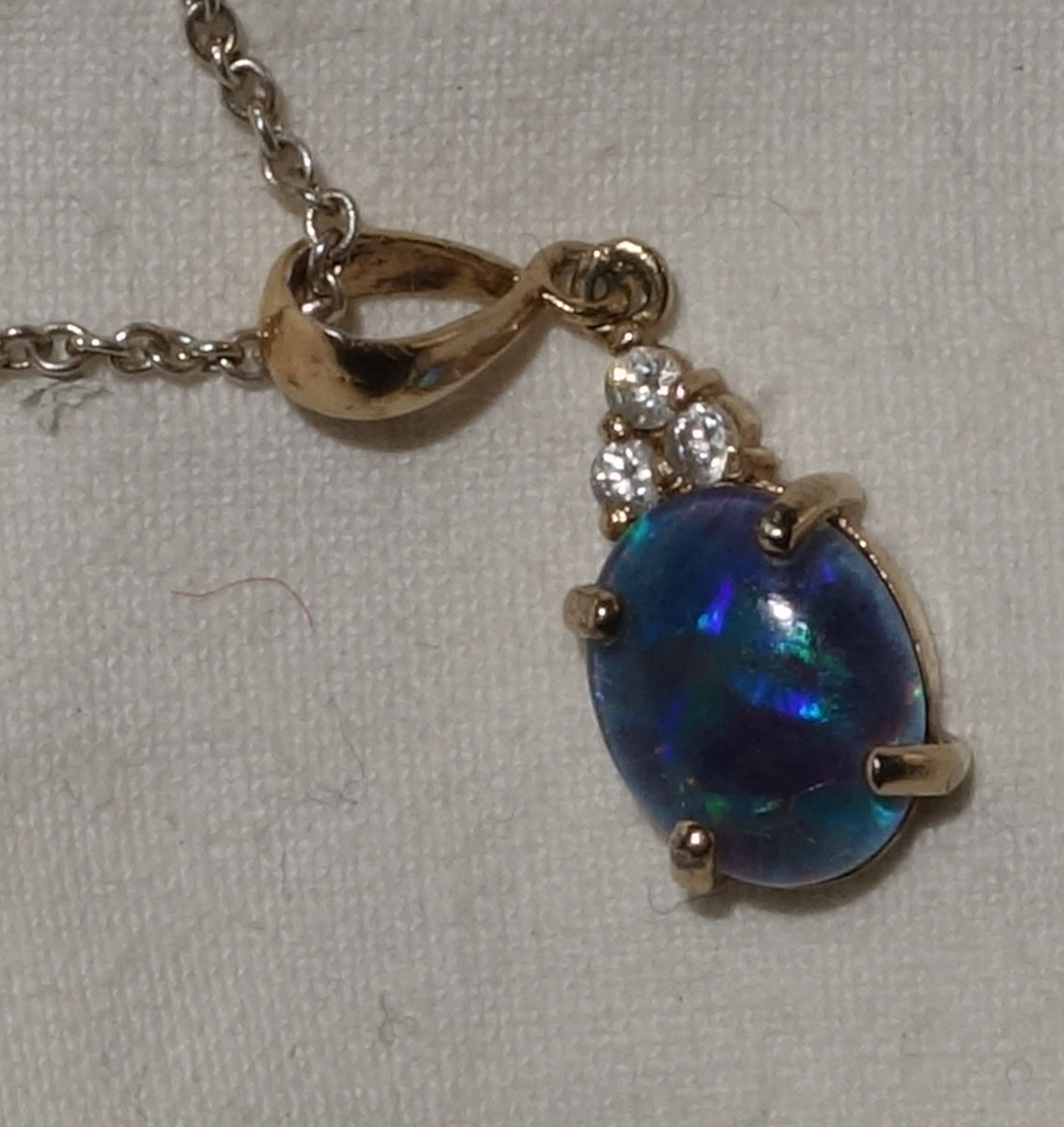Pendant Gold plated silver opal  silver chain