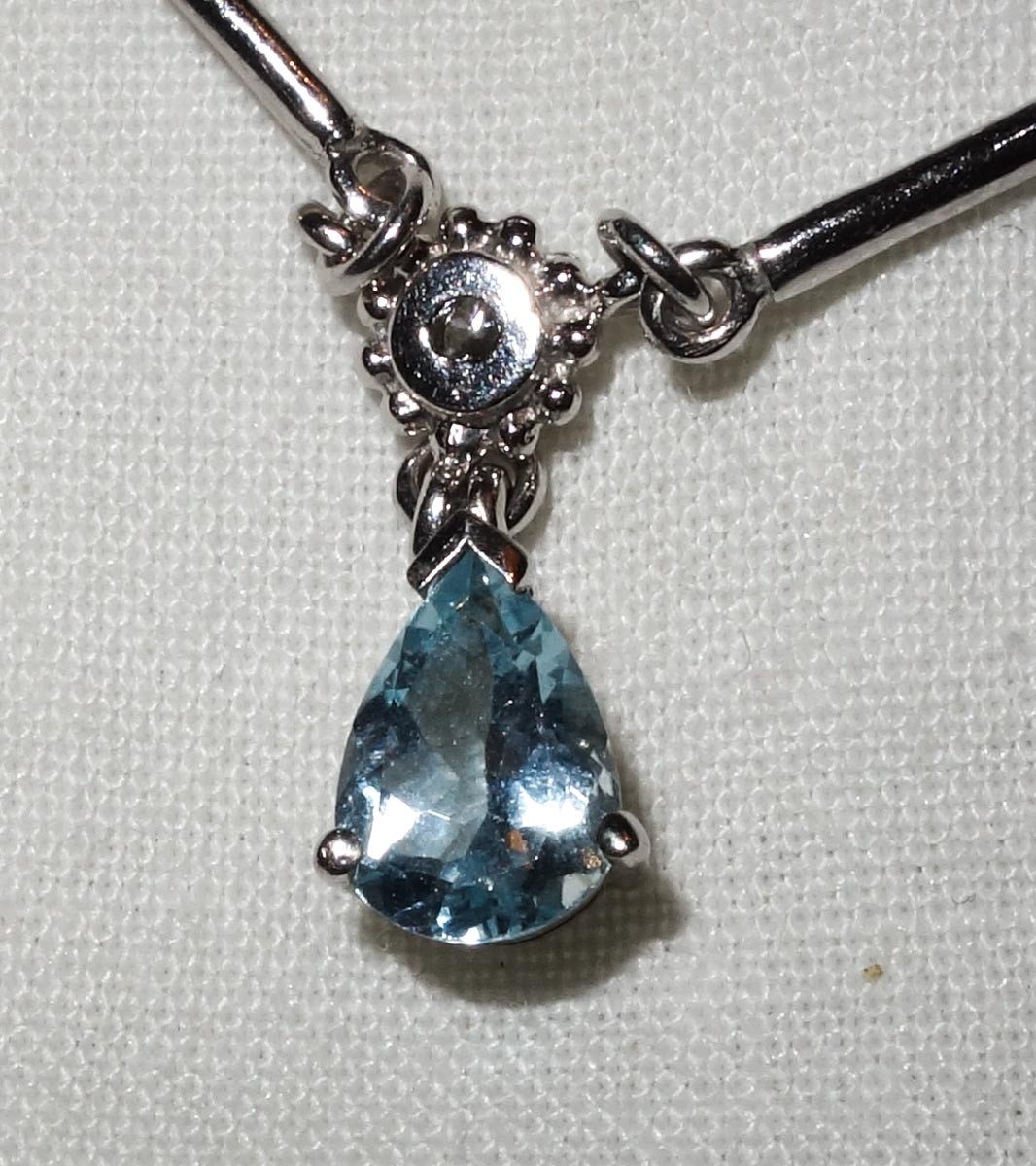 Necklace White Gold with Diamond and Aquamarine