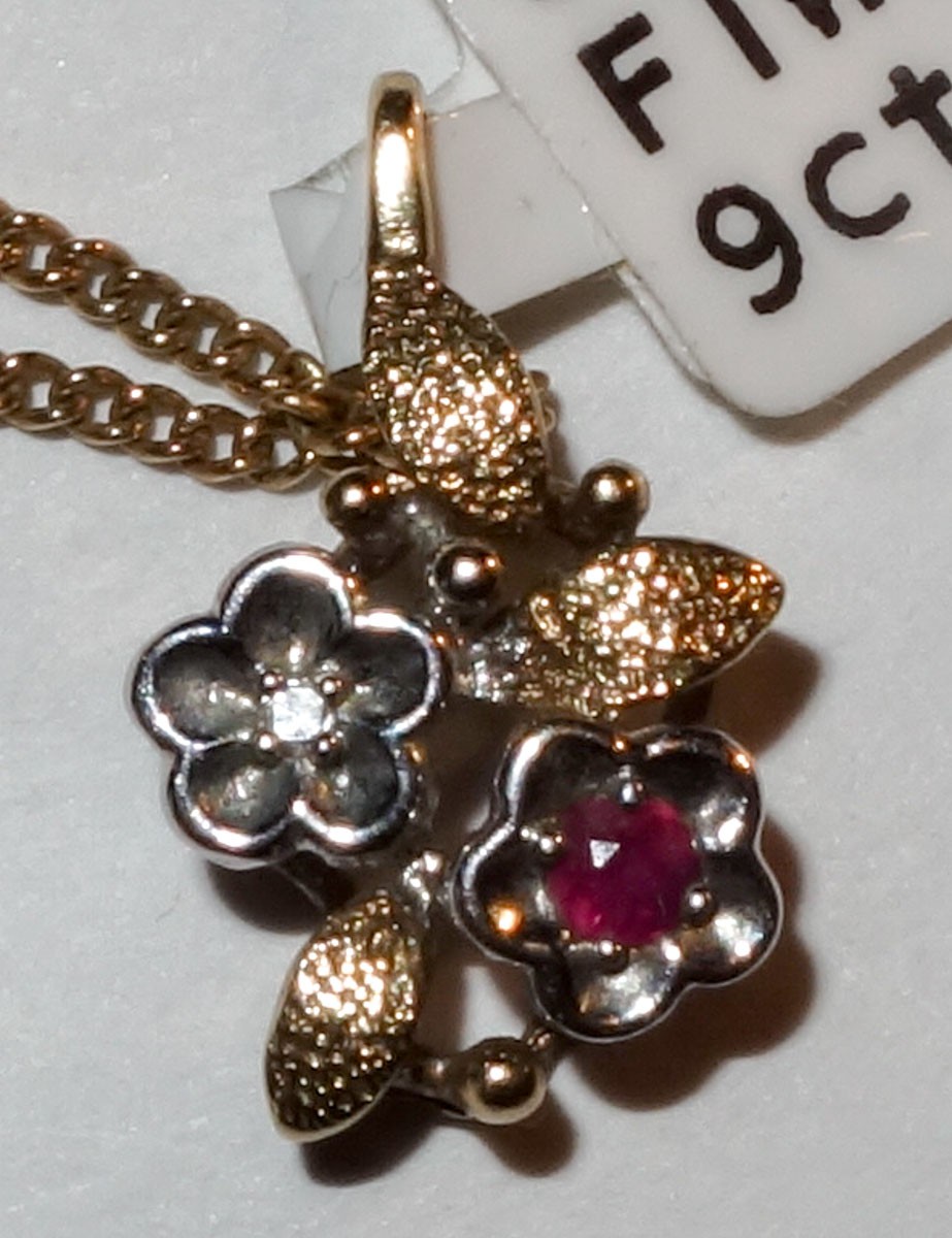 Pendant Vintage 9ct Ruby,Dia flower & chain