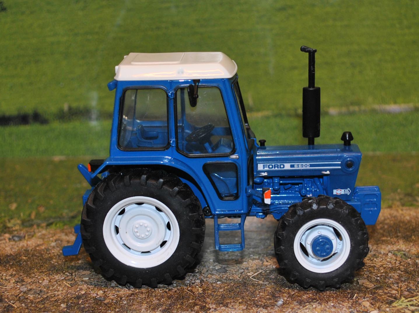 CV1017 FORD 6600 4WD TRACTOR, BRITAINS BASED 