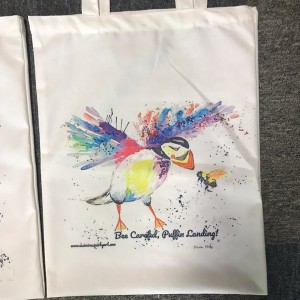 Puffin and a bee tote bag