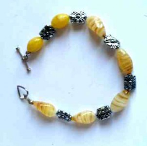 yellow glass bracelet, pale yellow bracelet