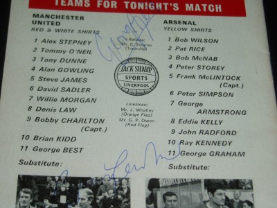 GEORGE BEST and BOBBY CHARLTON  AUTOGRAPHS in match programme   1971