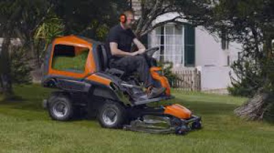 HUSQVARNA RC318T WITH 112CM DECK