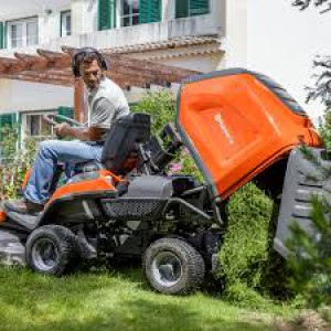 HUSQVARNA RC320Ts AWD WITH 112CM DECK